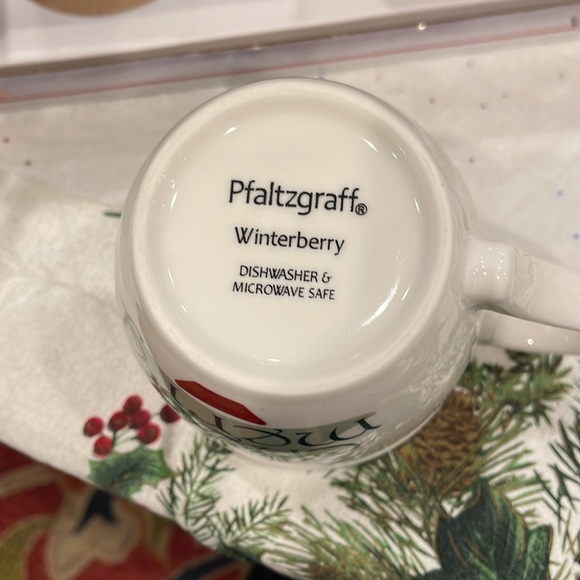 Pfaltzgraff Winterberry Mugs – Set of Holiday Coffee Cups, Dishwasher Safe - Picture 8 of 8